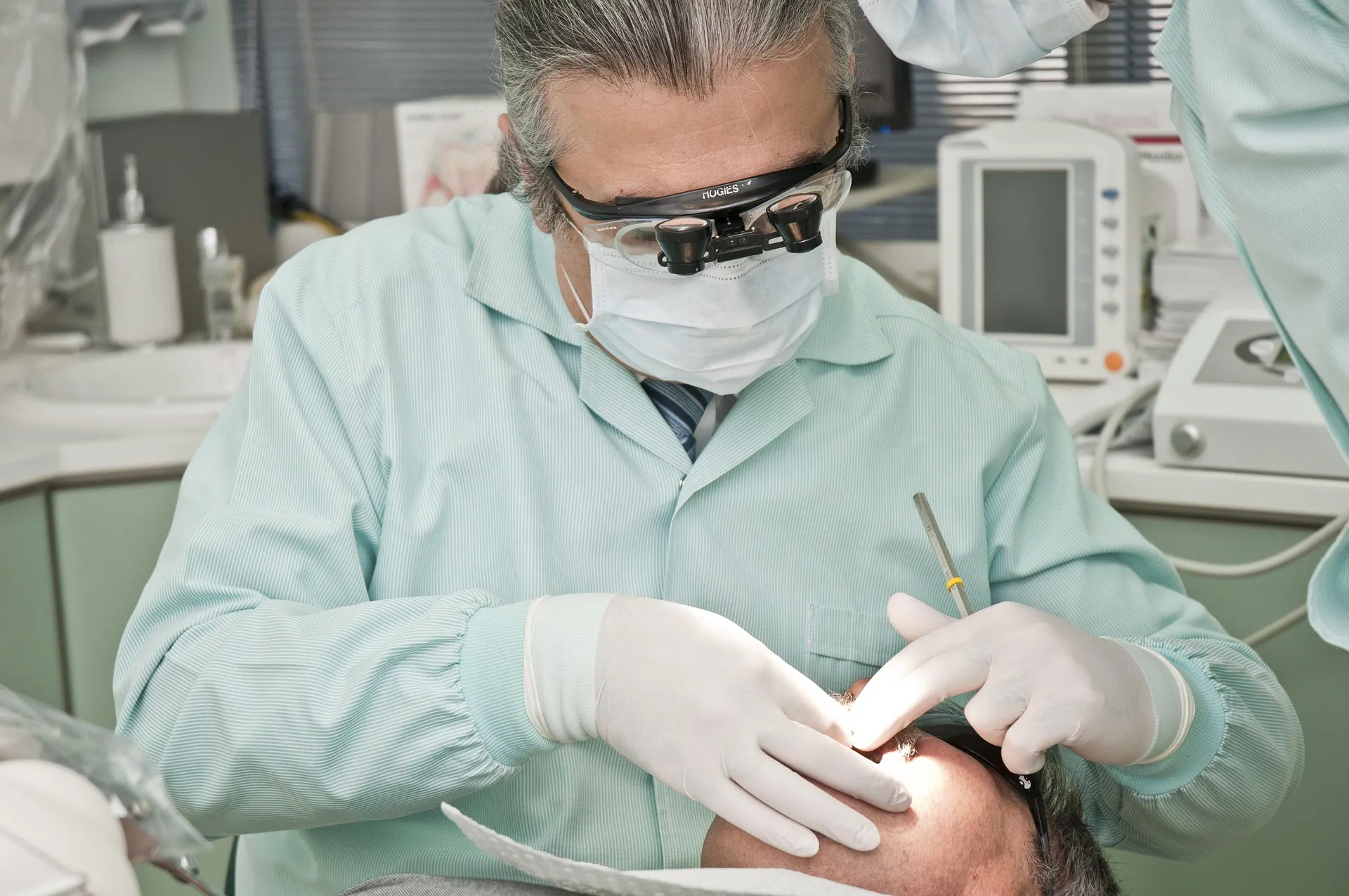 Diferencias entre la Odontología y un dentista en Málaga